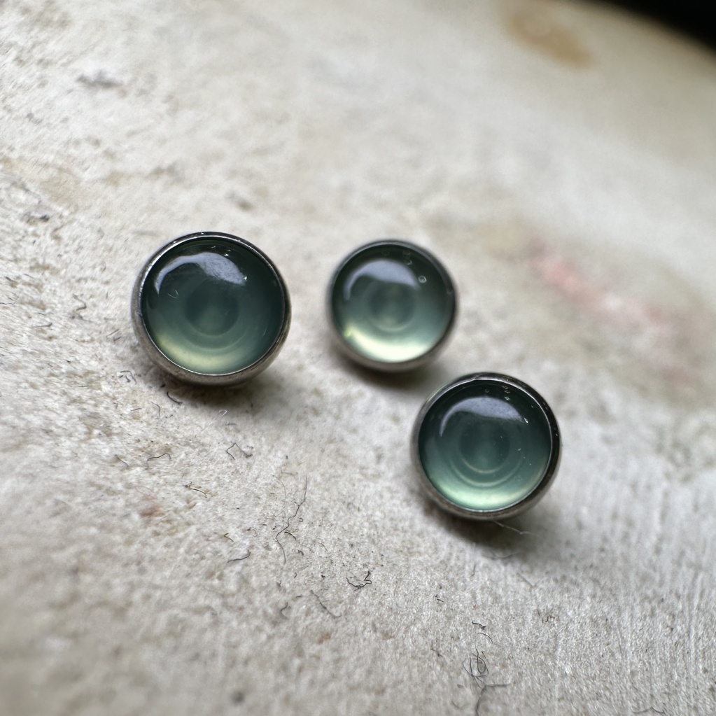 Зеленый оникс. Накрутка на лабрет. Очень красивое украшение Зеленый оникс. Накрутка на лабрет. Очень красивое украшение